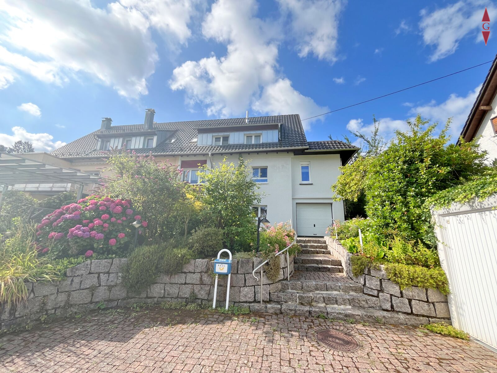 Außenansicht mit Hof_Garagen (5)